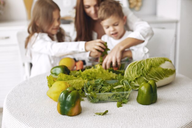 Jak wprowadzać zdrowe nawyki żywieniowe u dzieci?